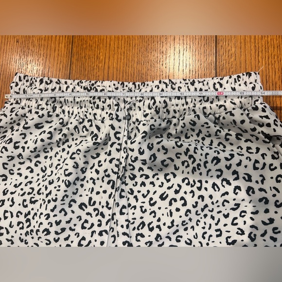 Amazon Black and White Leopard Print Pants, Cotton high rise cargo pants - Picture 7 of 8